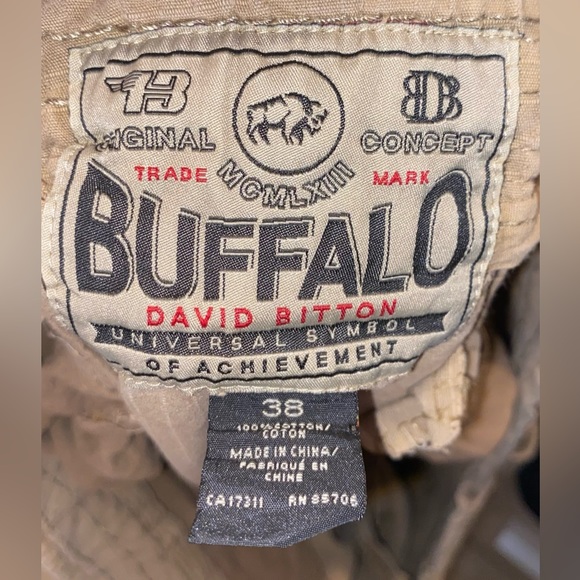 DAVID BUTTON BUFFALO BEIGE CARGO SHORTS MEN SIZE 38 - Picture 3 of 3